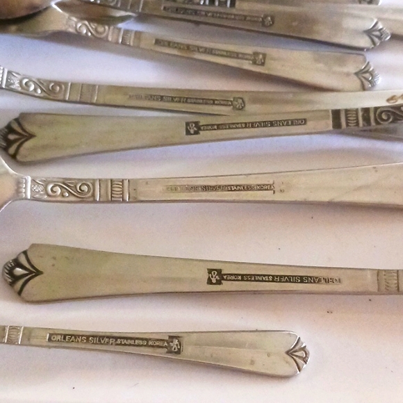 48 pieces of Vintage Oneida Orleans pattern silverware - Picture 2 of 16